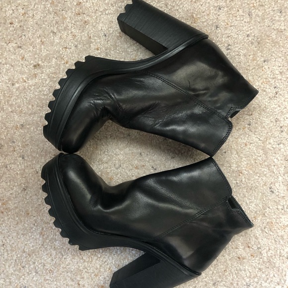 Guess Leather Boots - Picture 14 of 15